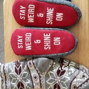 NWOT 2 Pair Slipper Socks M137